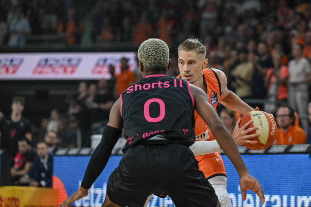 及战术多样 及战术多样